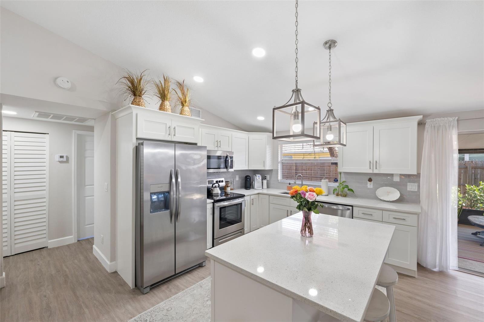 6233 FLORIDA CIR E, APOLLO BEACH, FL, 33572