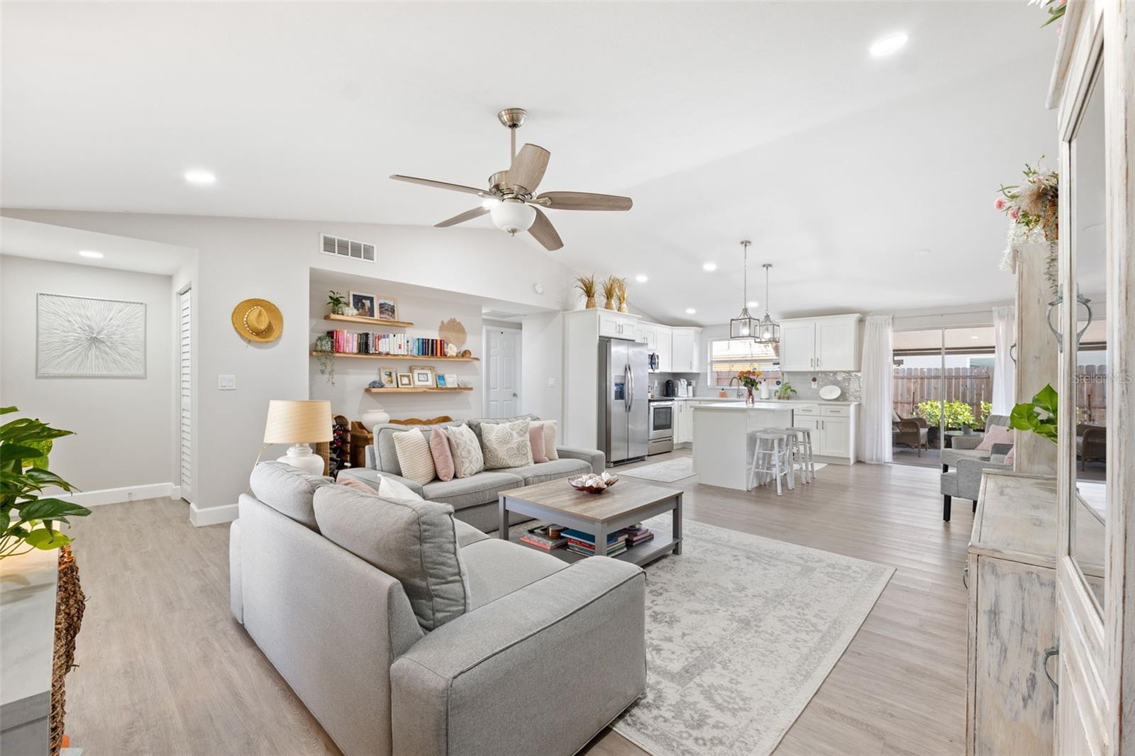 6233 FLORIDA CIR E, APOLLO BEACH, FL, 33572