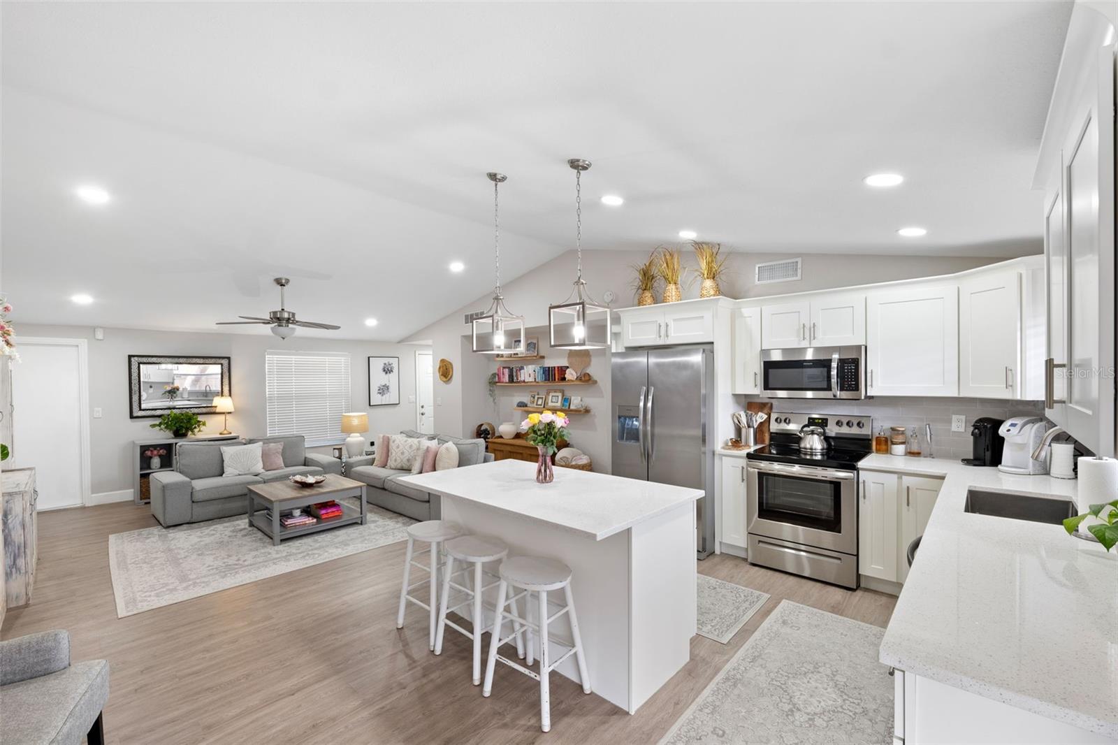 6233 FLORIDA CIR E, APOLLO BEACH, FL, 33572
