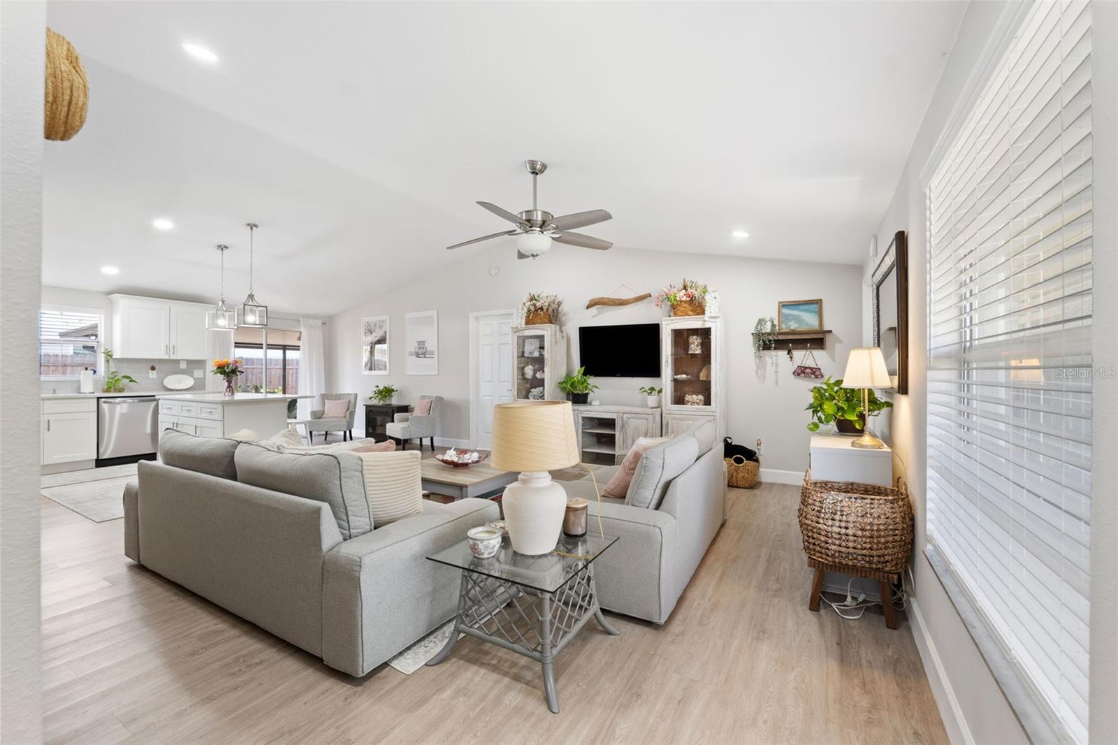 6233 FLORIDA CIR E, APOLLO BEACH, FL, 33572