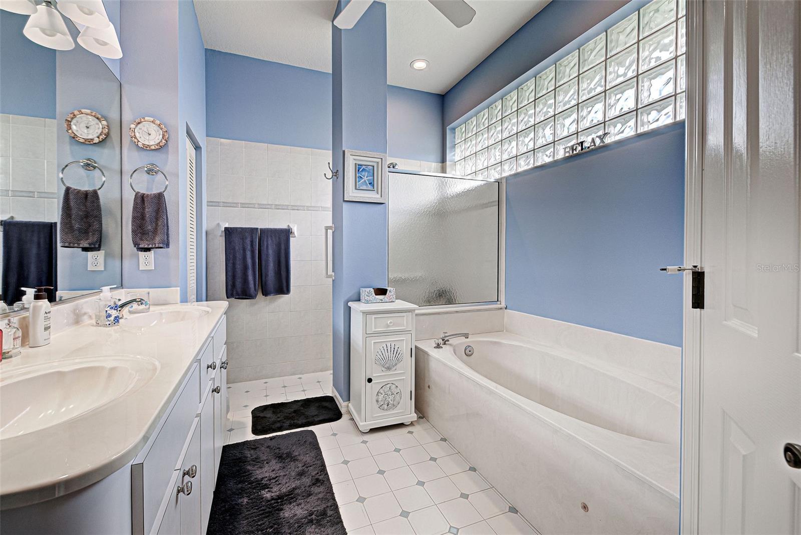660 SILK OAK DR, VENICE, FL, 34293