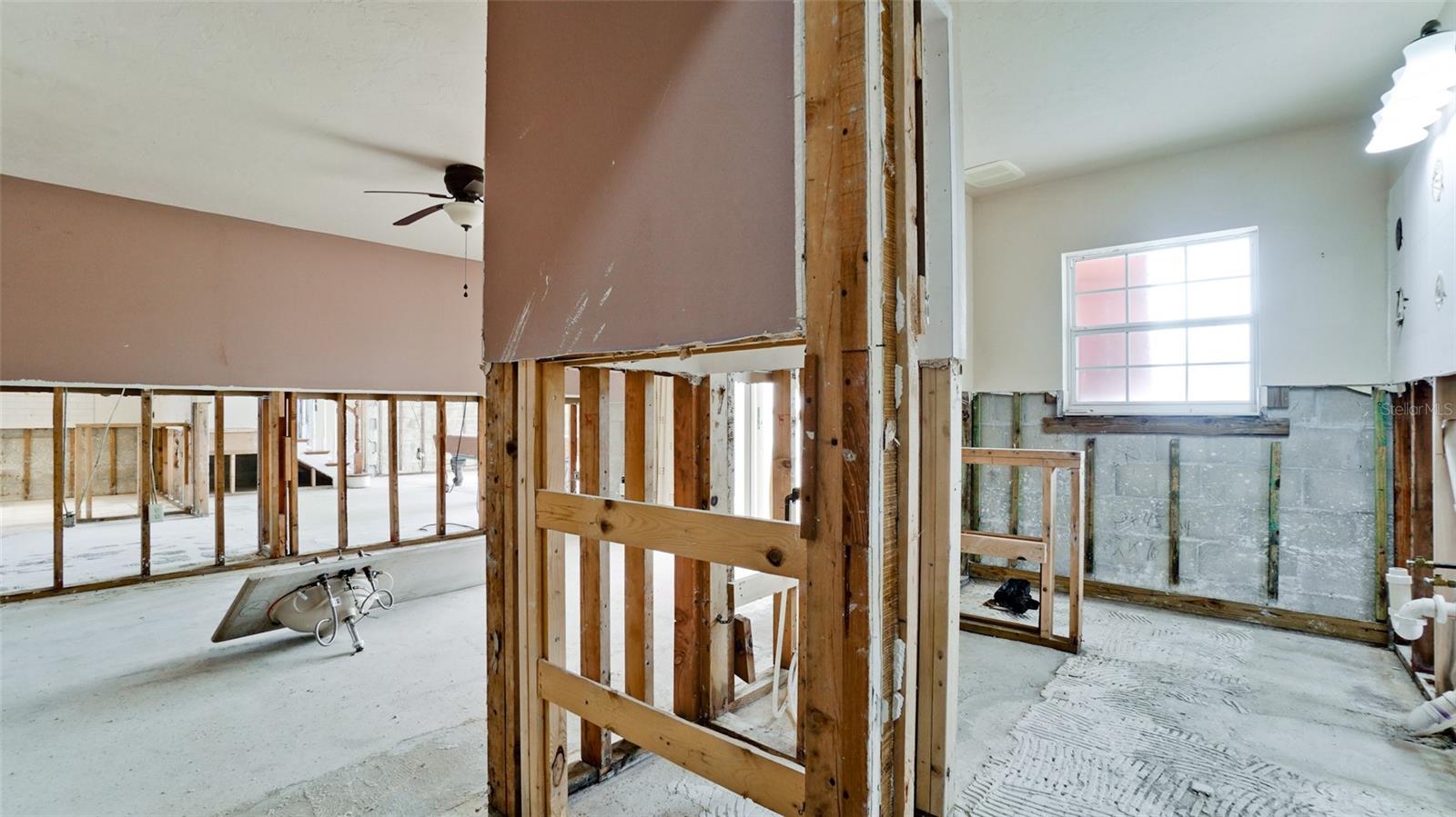 515 BAYVIEW DR, HOLMES BEACH, FL, 34217
