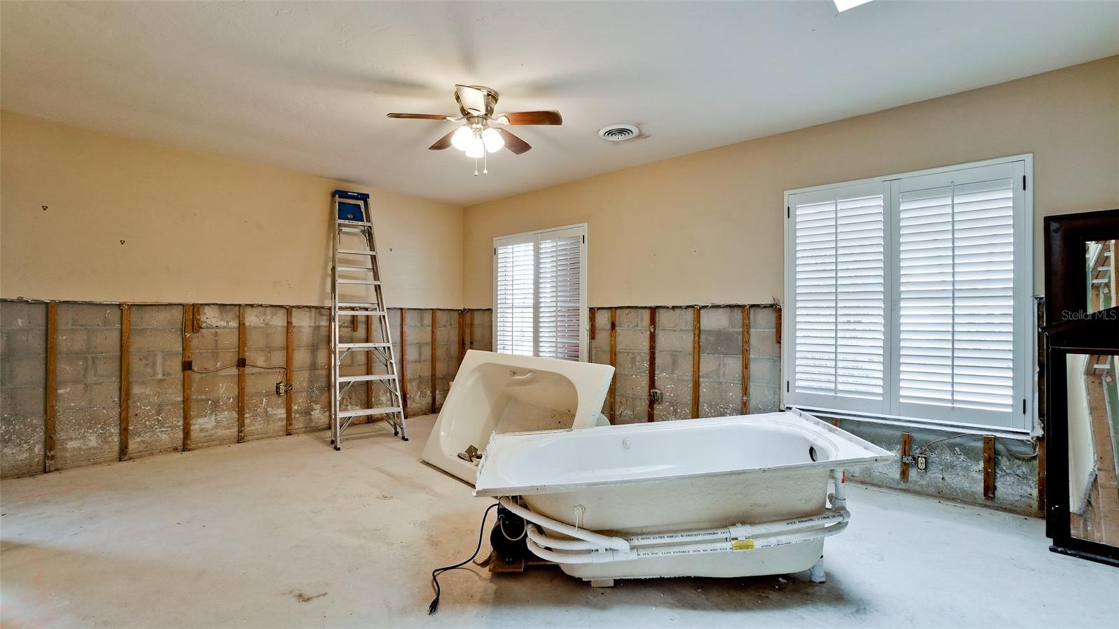515 BAYVIEW DR, HOLMES BEACH, FL, 34217