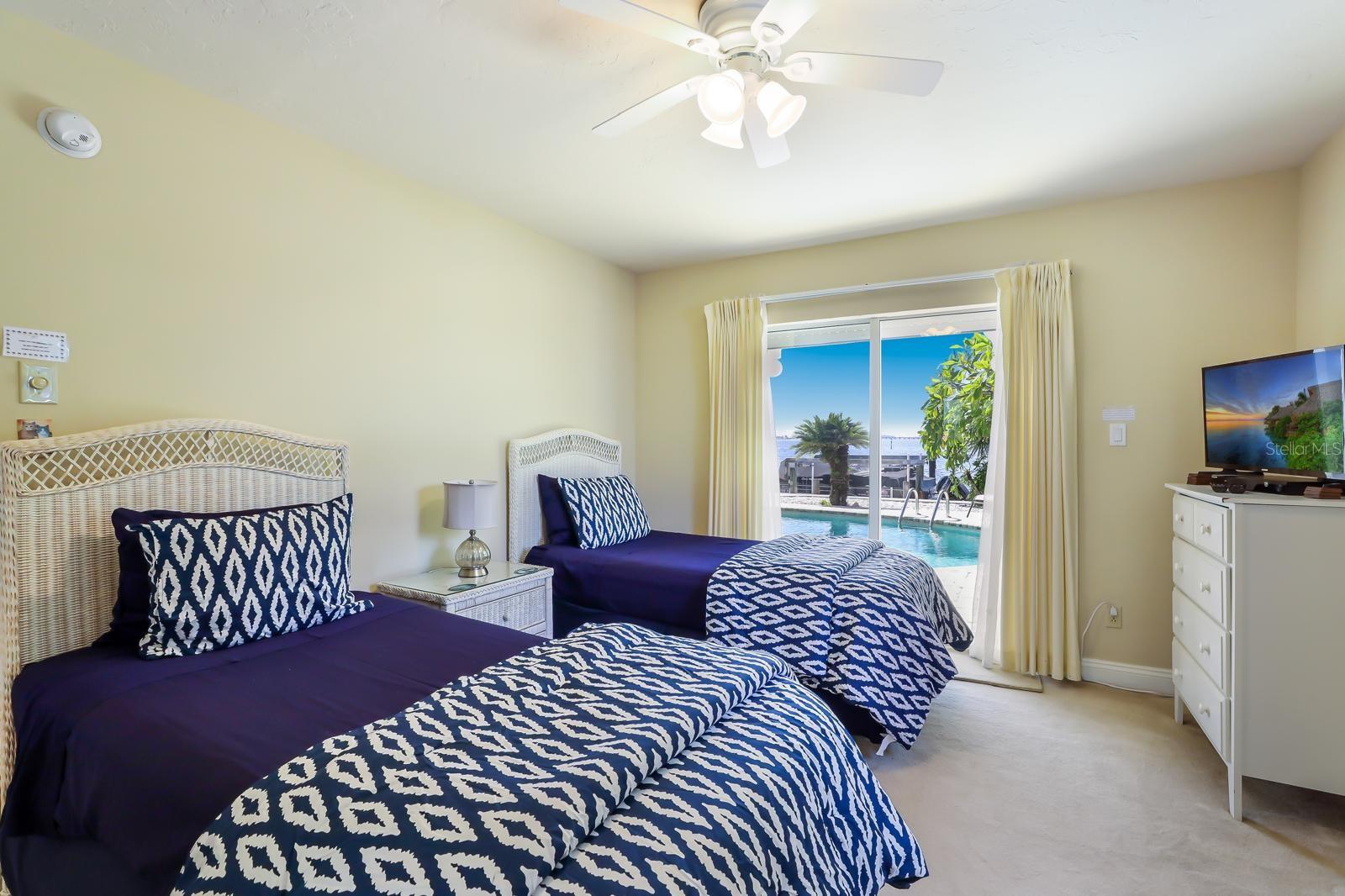 515 BAYVIEW DR, HOLMES BEACH, FL, 34217