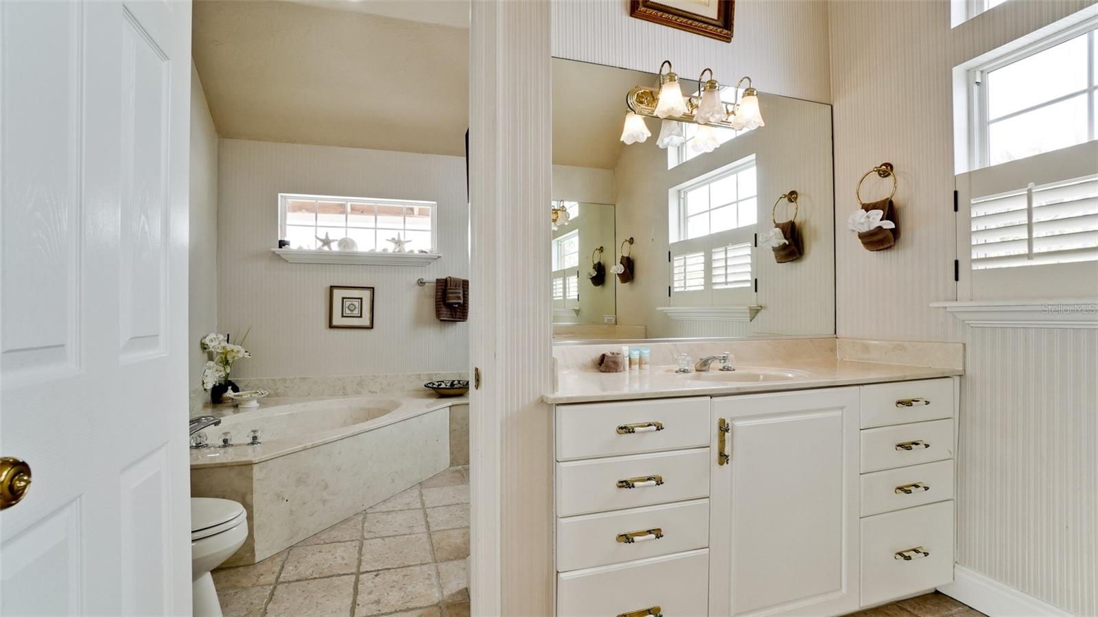 515 BAYVIEW DR, HOLMES BEACH, FL, 34217