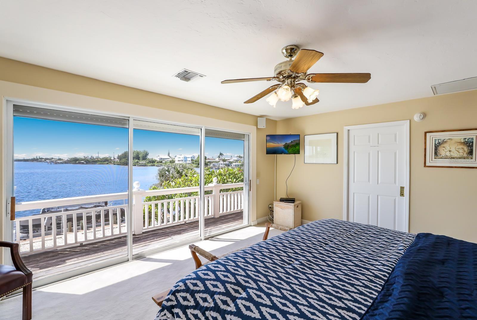 515 BAYVIEW DR, HOLMES BEACH, FL, 34217