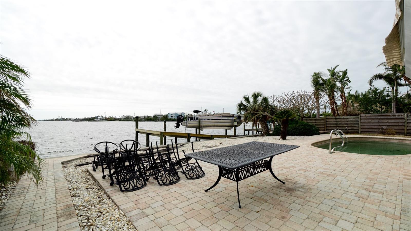 515 BAYVIEW DR, HOLMES BEACH, FL, 34217