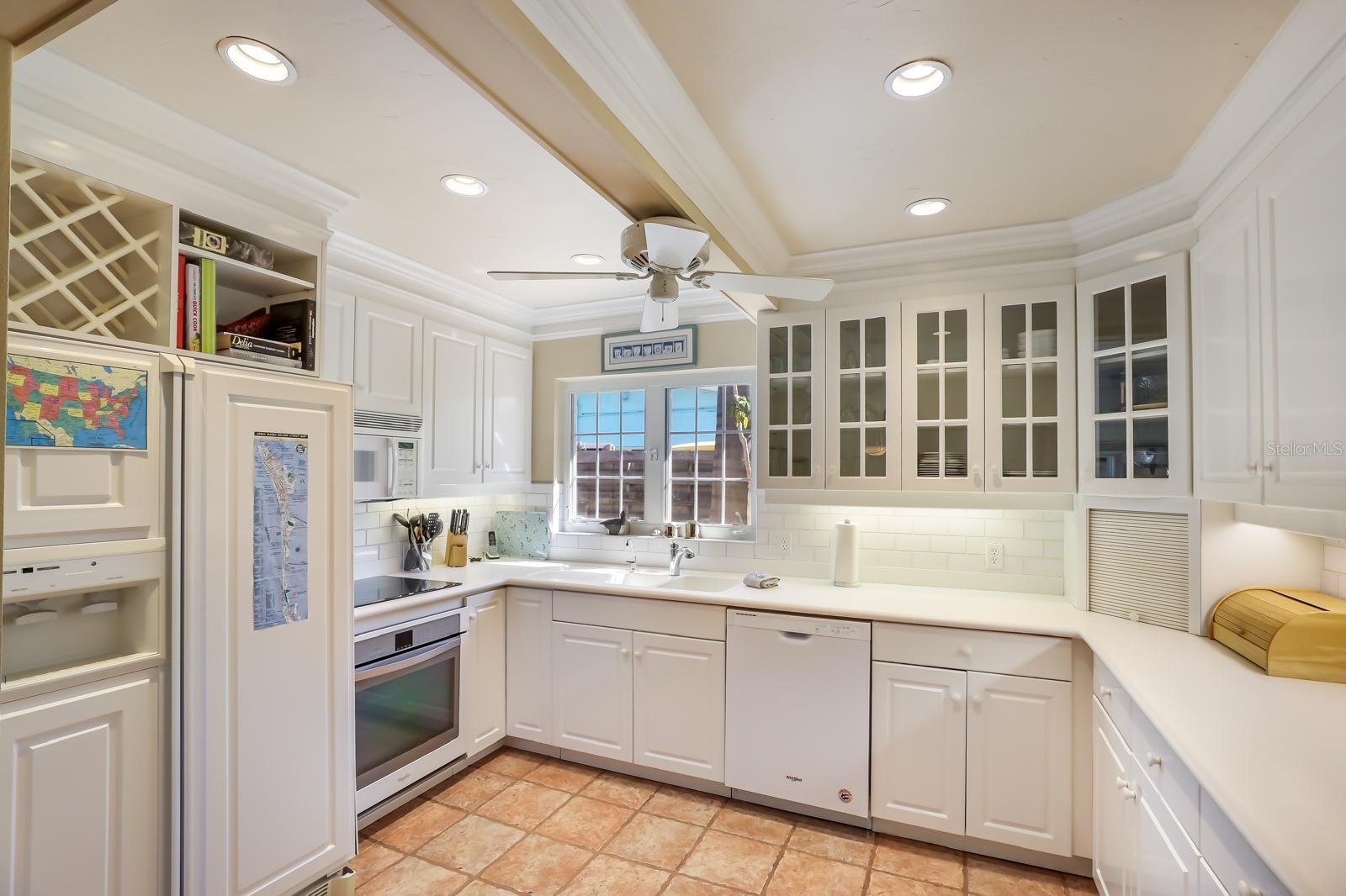 515 BAYVIEW DR, HOLMES BEACH, FL, 34217