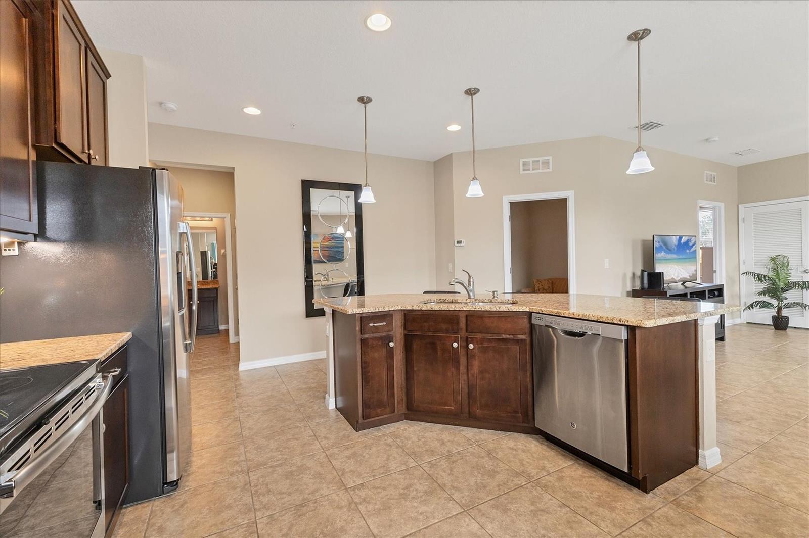 8150 ENCLAVE WAY #104, SARASOTA, FL, 34243