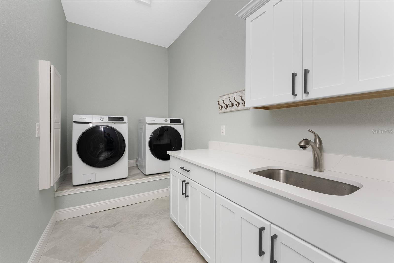 142 ISLAND CT, ROTONDA WEST, FL, 33947