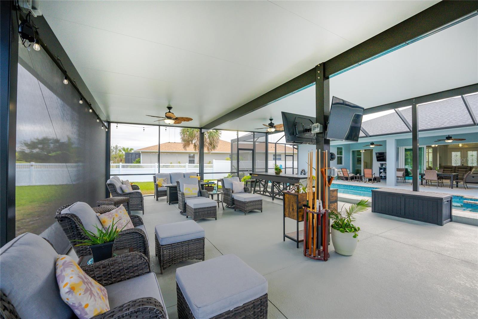 142 ISLAND CT, ROTONDA WEST, FL, 33947