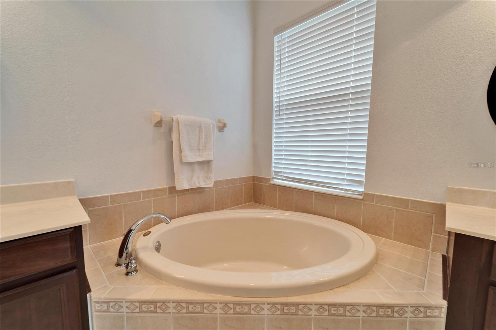 402 ISLEBAY DR, APOLLO BEACH, FL, 33572