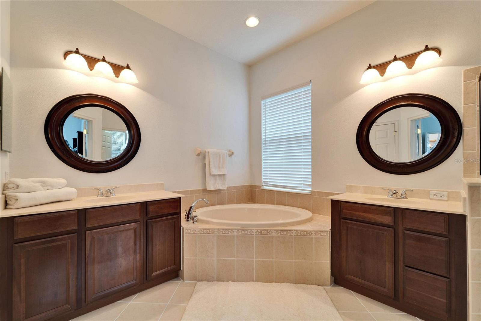 402 ISLEBAY DR, APOLLO BEACH, FL, 33572