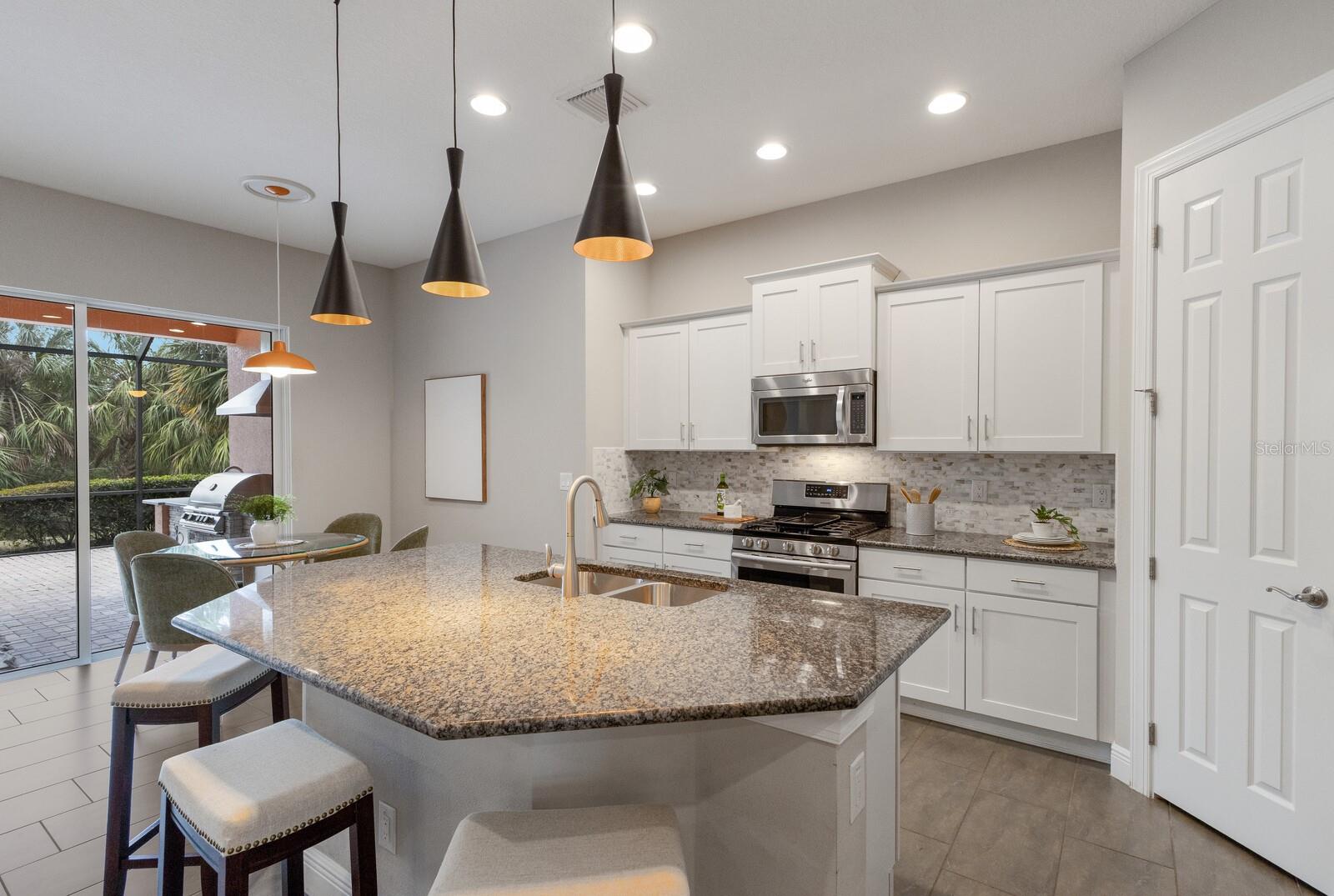 5203 LAKE OVERLOOK AVE, BRADENTON, FL, 34208