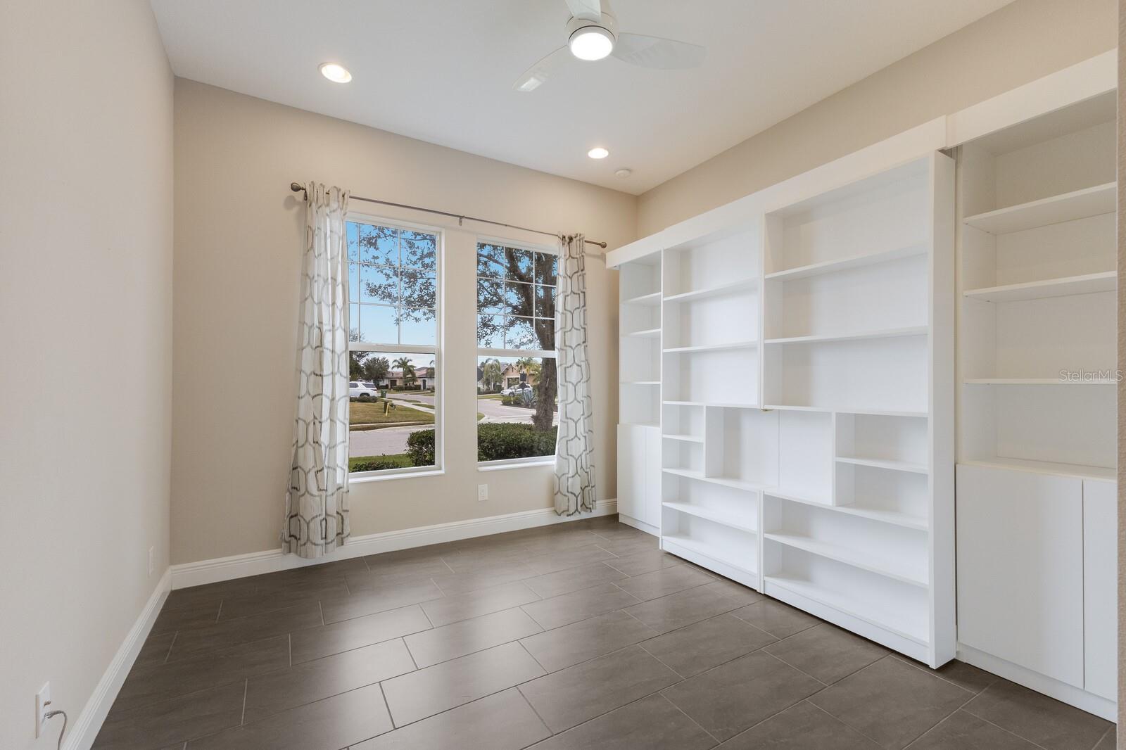 5203 LAKE OVERLOOK AVE, BRADENTON, FL, 34208