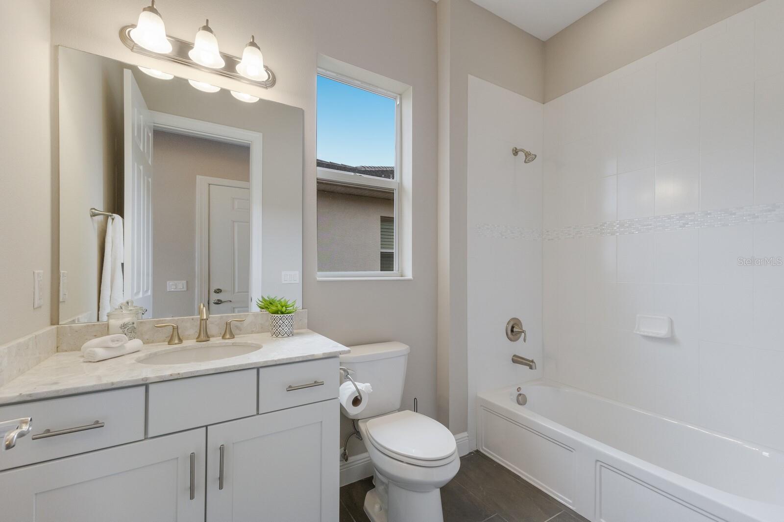 5203 LAKE OVERLOOK AVE, BRADENTON, FL, 34208