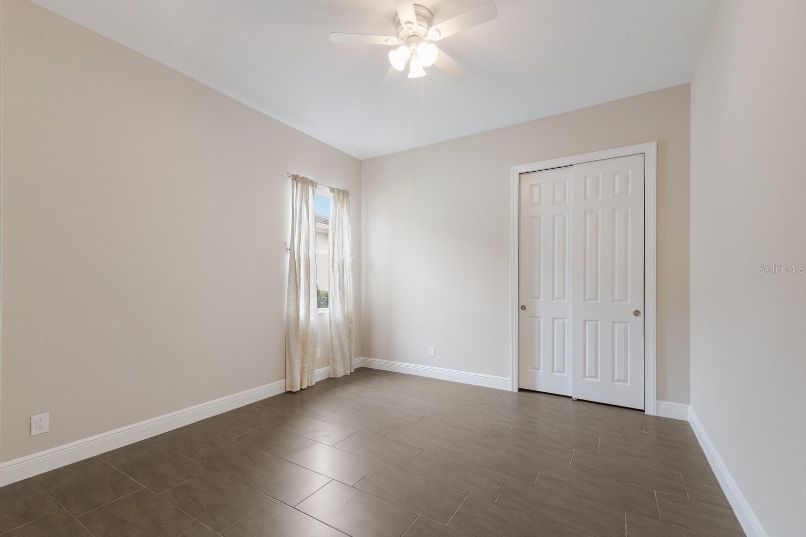 5203 LAKE OVERLOOK AVE, BRADENTON, FL, 34208