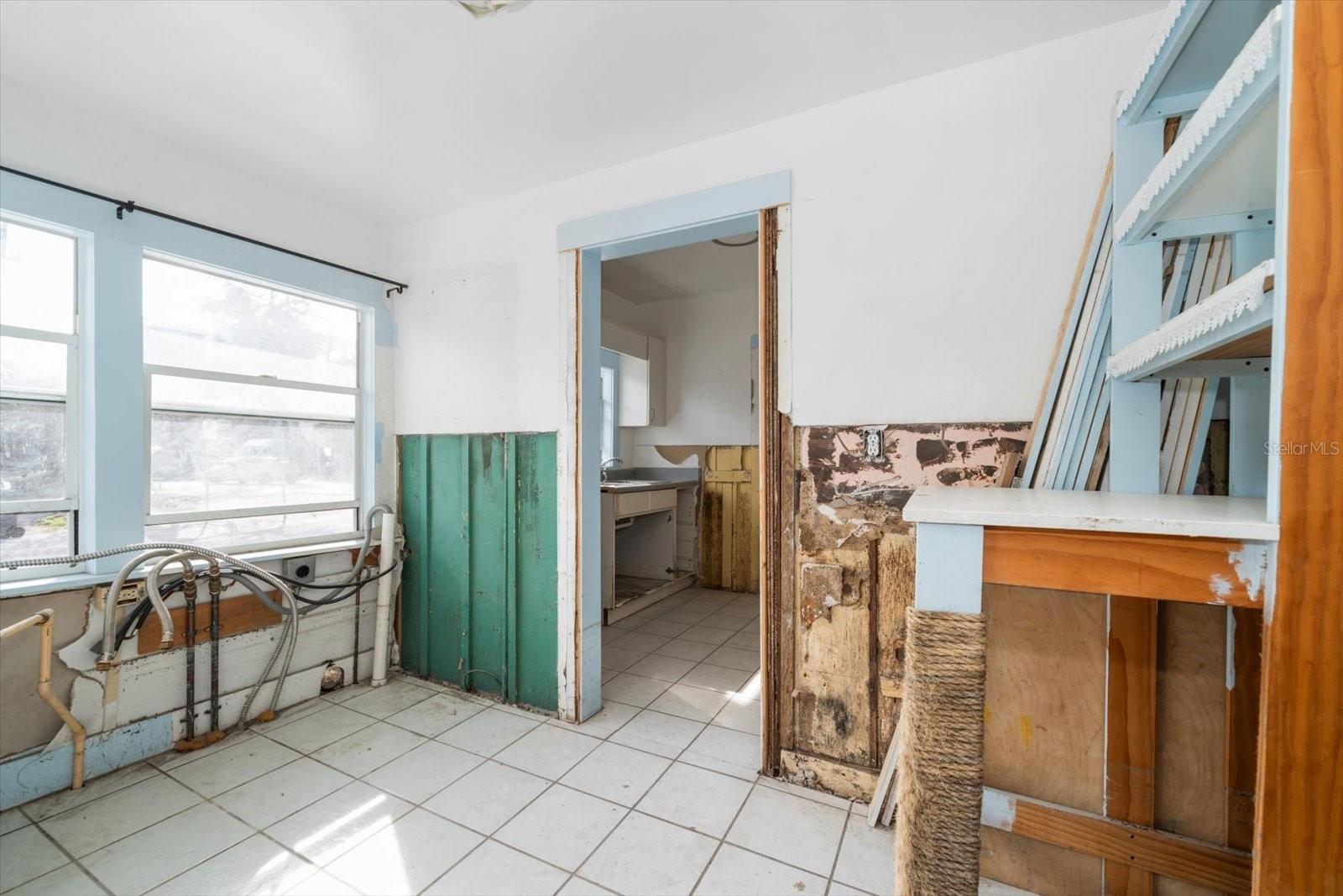 8581 W GULF BLVD, TREASURE ISLAND, FL, 33706