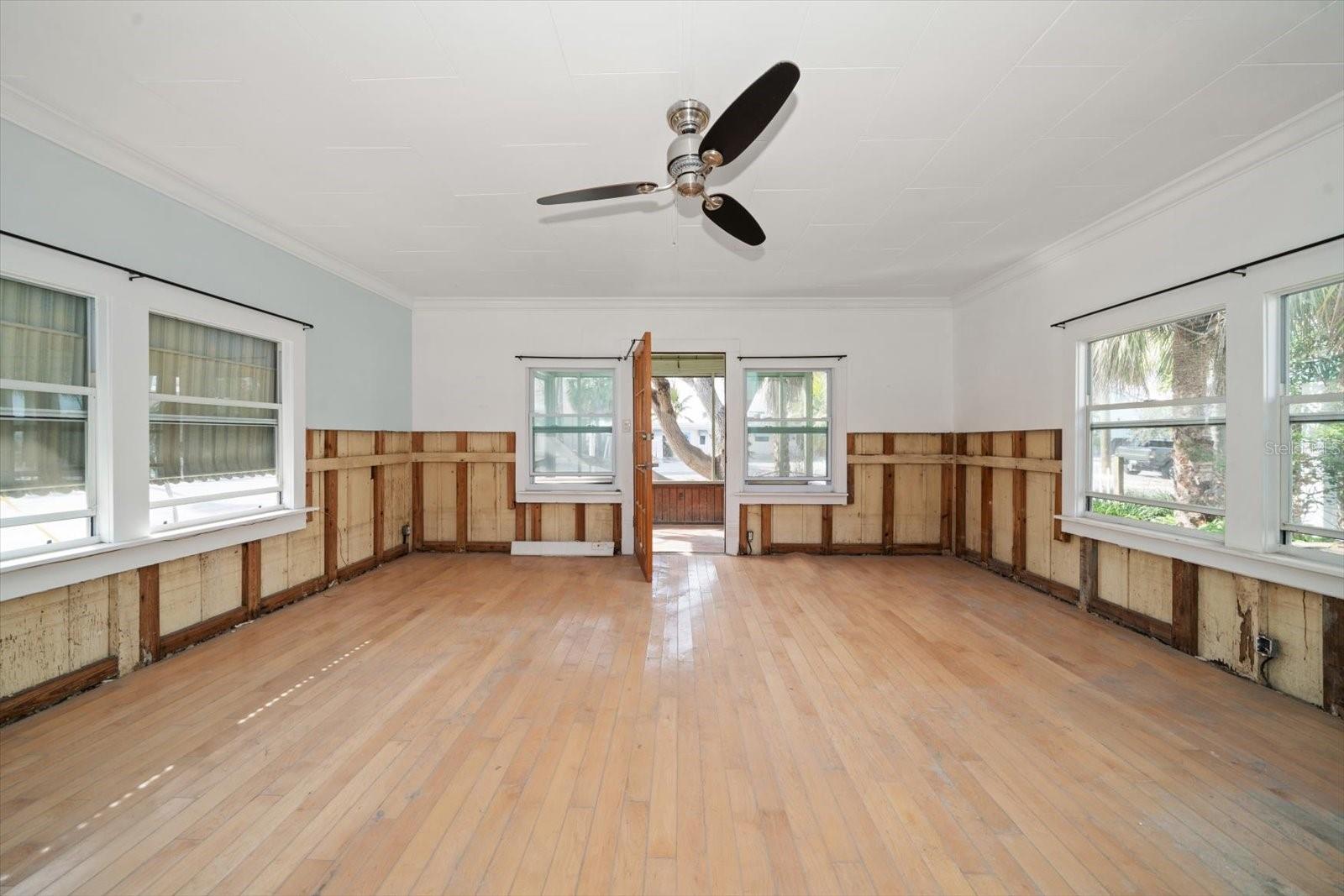 8581 W GULF BLVD, TREASURE ISLAND, FL, 33706