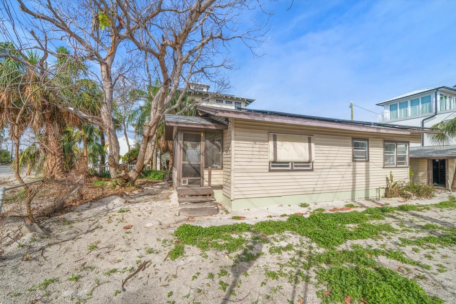 8581 W GULF BLVD, TREASURE ISLAND, FL, 33706