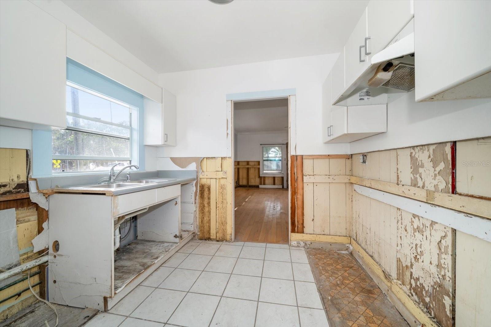 8581 W GULF BLVD, TREASURE ISLAND, FL, 33706