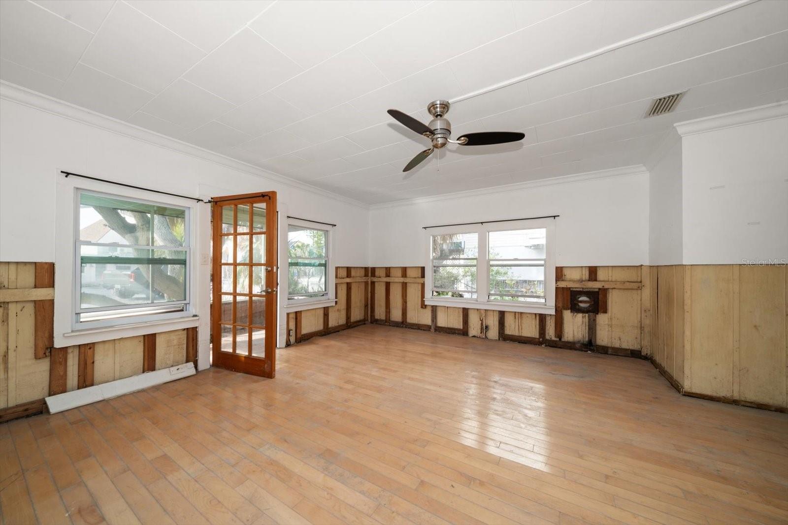 8581 W GULF BLVD, TREASURE ISLAND, FL, 33706