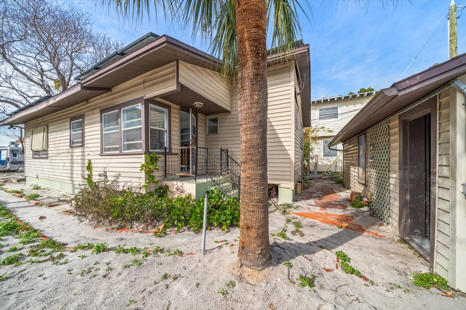 8581 W GULF BLVD, TREASURE ISLAND, FL, 33706