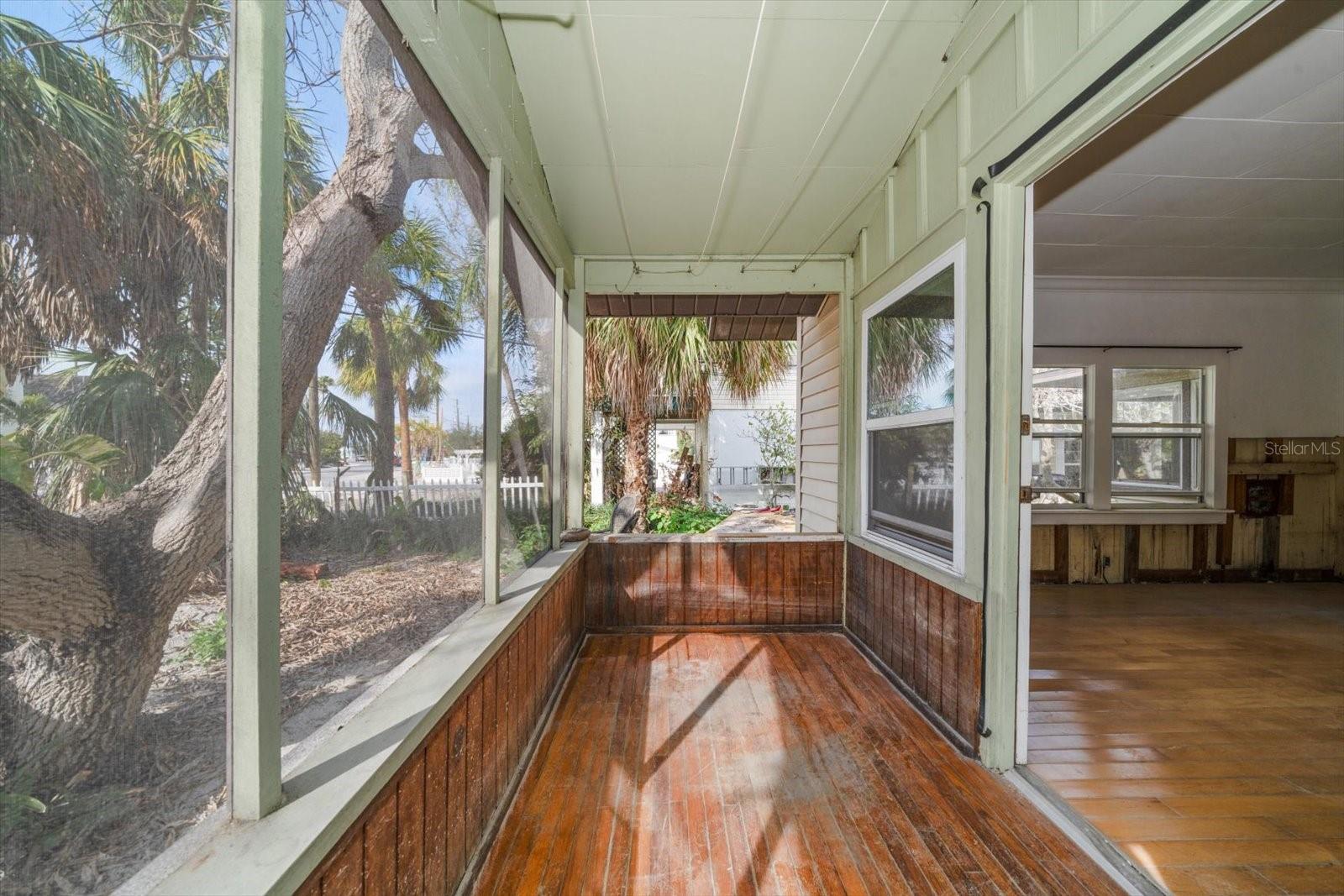 8581 W GULF BLVD, TREASURE ISLAND, FL, 33706
