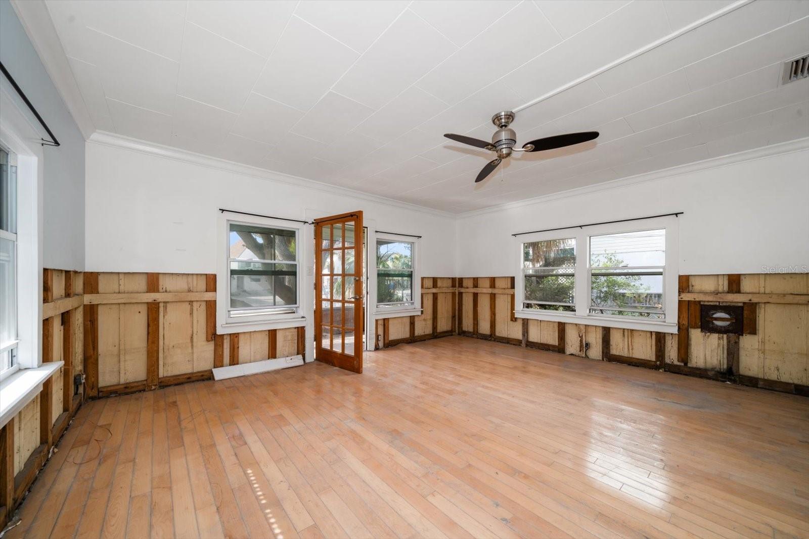8581 W GULF BLVD, TREASURE ISLAND, FL, 33706