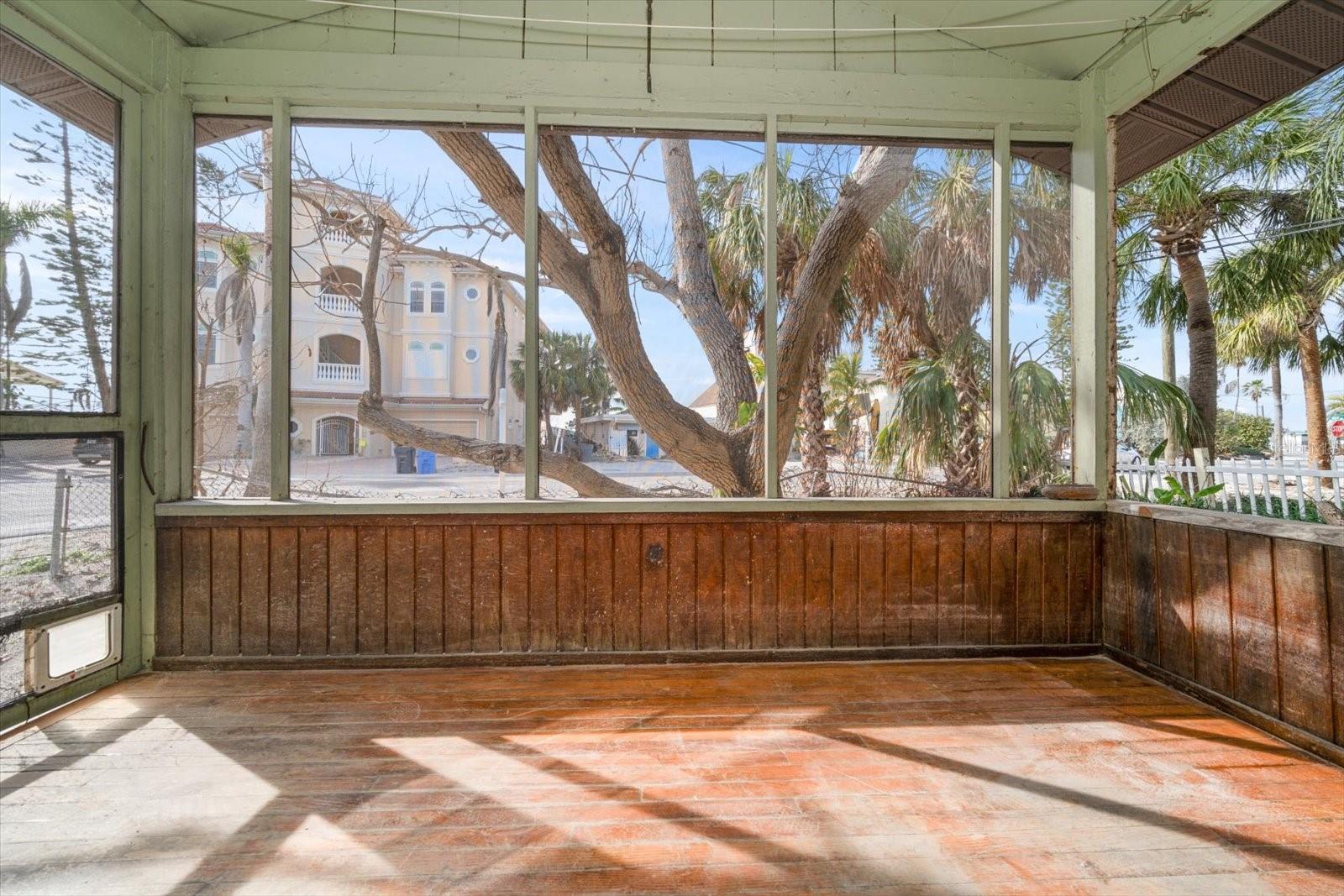 8581 W GULF BLVD, TREASURE ISLAND, FL, 33706