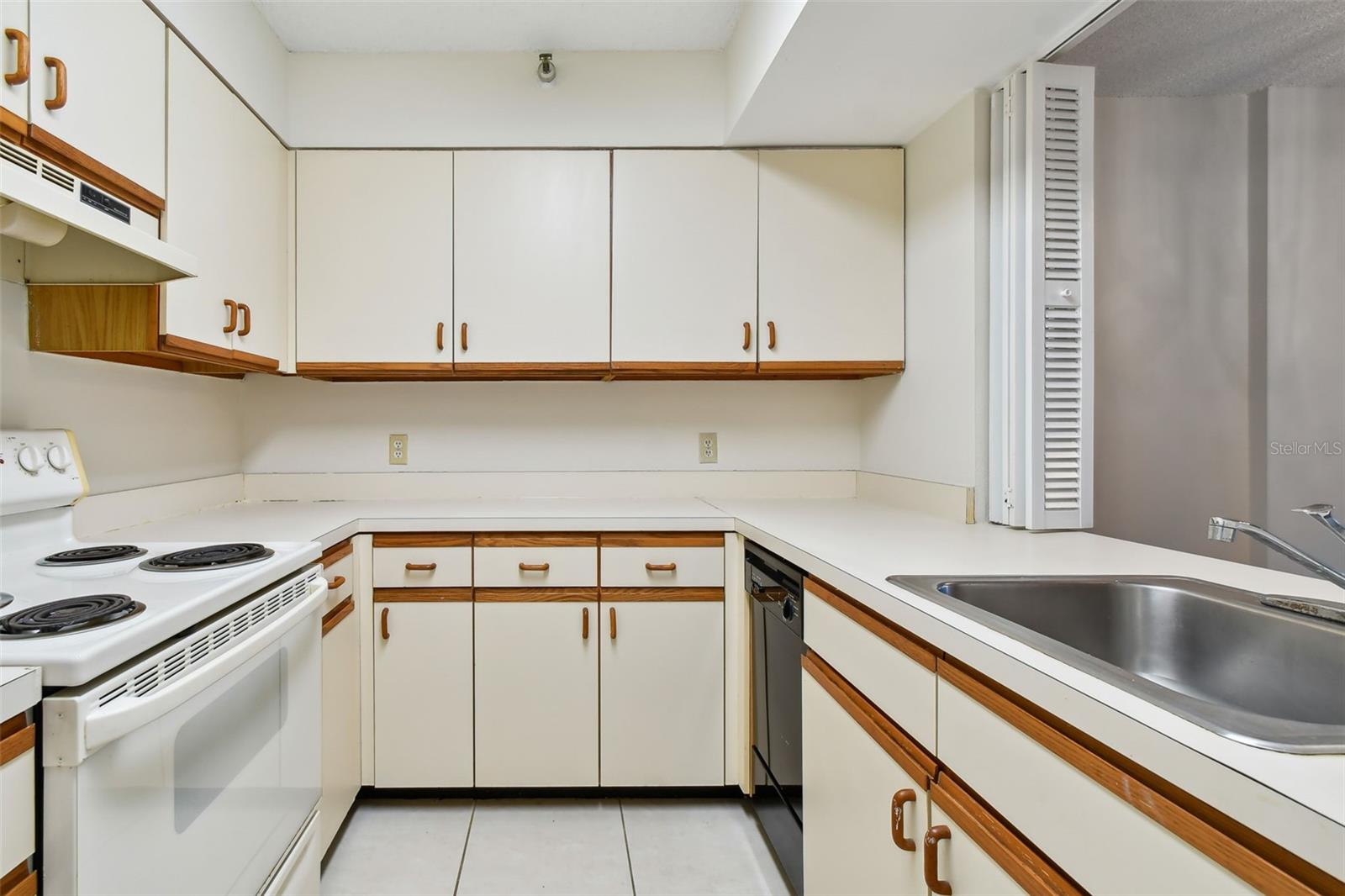 2333 FEATHER SOUND DR #E201, CLEARWATER, FL, 33762