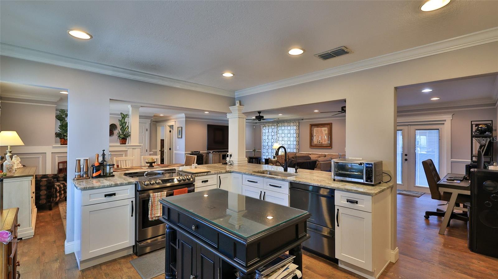 2530 E NEW YORK AVE, DELAND, FL, 32724