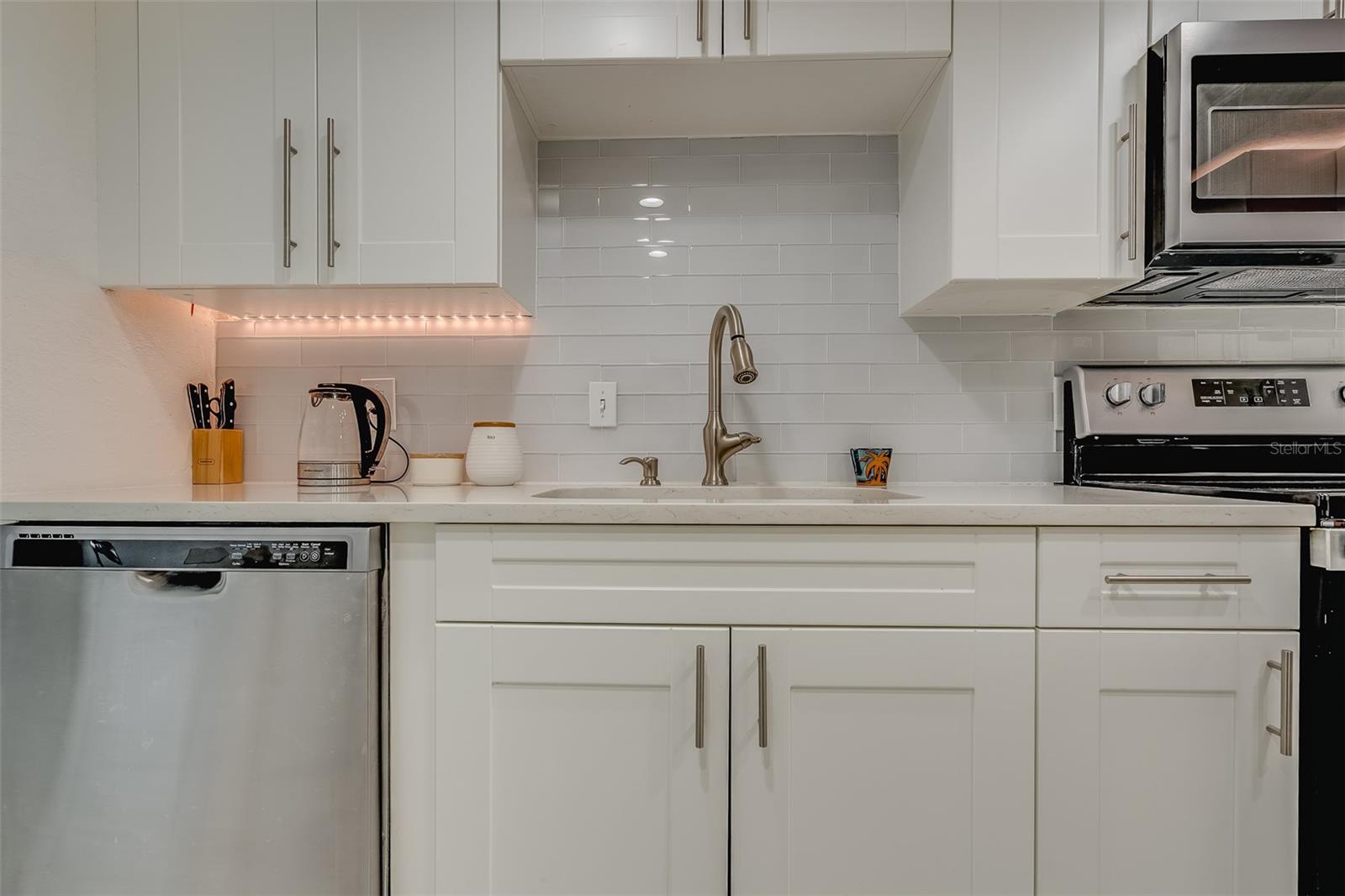 255 DOLPHIN PT #1012, CLEARWATER BEACH, FL, 33767