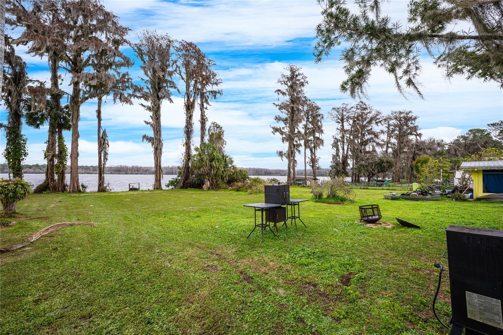 103 E LAUREL OAK DR, EUSTIS, FL, 32726