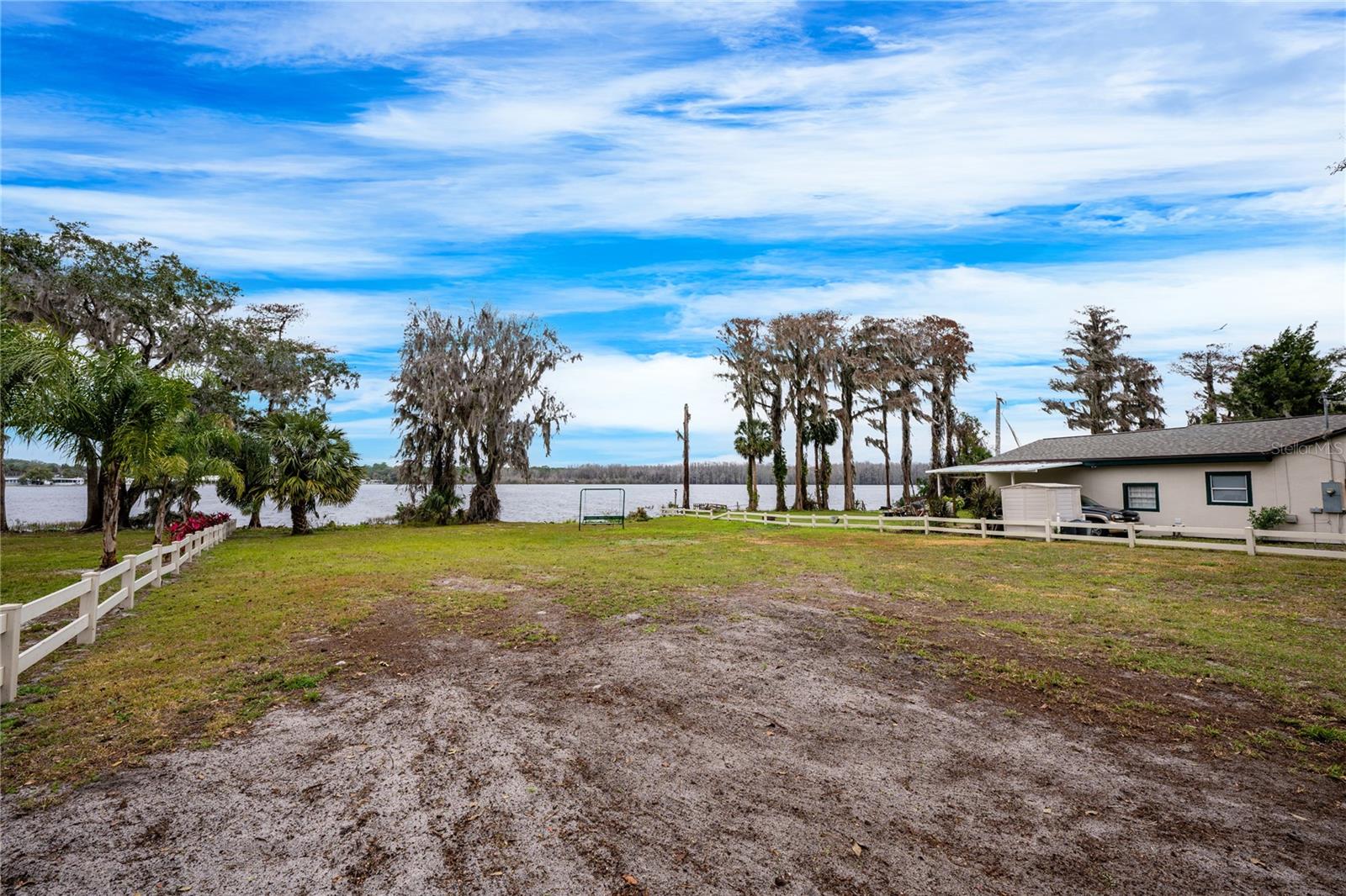 103 E LAUREL OAK DR, EUSTIS, FL, 32726