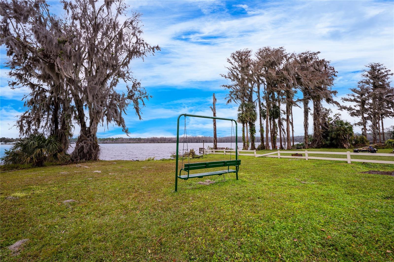 103 E LAUREL OAK DR, EUSTIS, FL, 32726