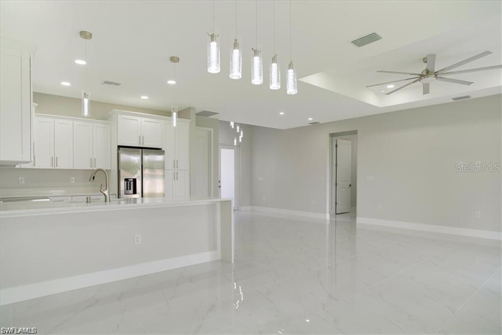 100 SARA AVE N, LEHIGH ACRES, FL, 33971