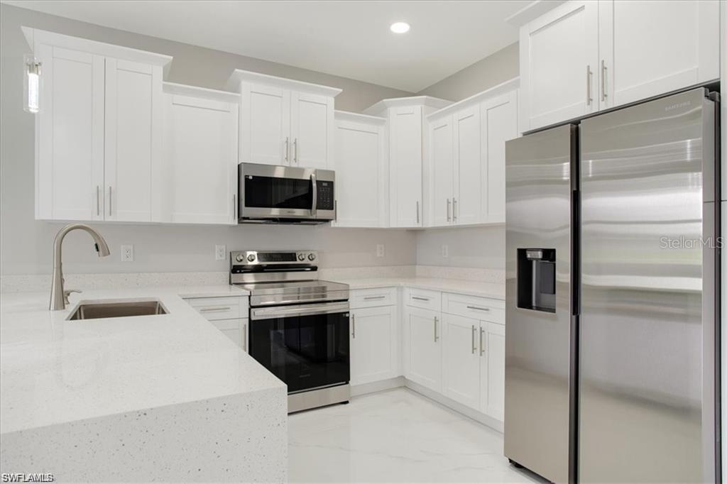 100 SARA AVE N, LEHIGH ACRES, FL, 33971