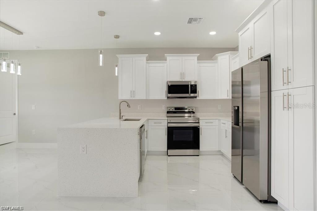 100 SARA AVE N, LEHIGH ACRES, FL, 33971