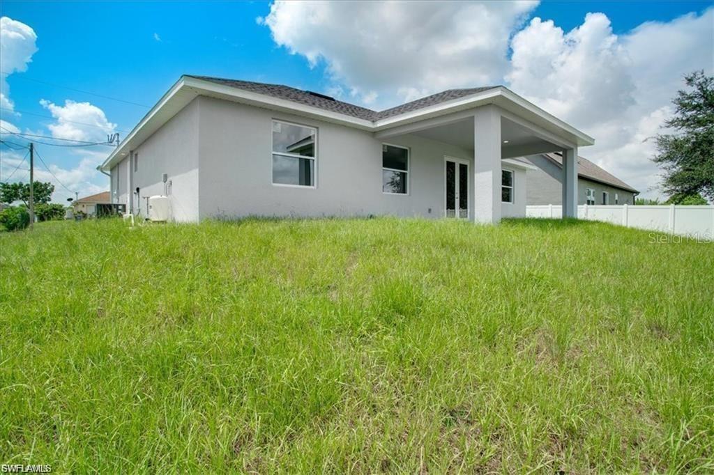 100 SARA AVE N, LEHIGH ACRES, FL, 33971