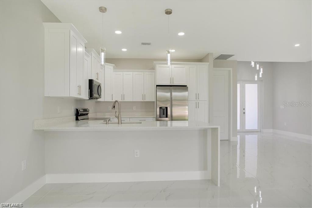 100 SARA AVE N, LEHIGH ACRES, FL, 33971