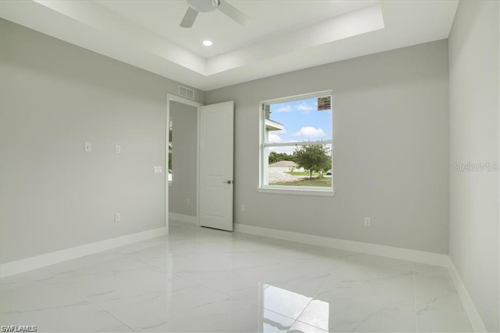 100 SARA AVE N, LEHIGH ACRES, FL, 33971