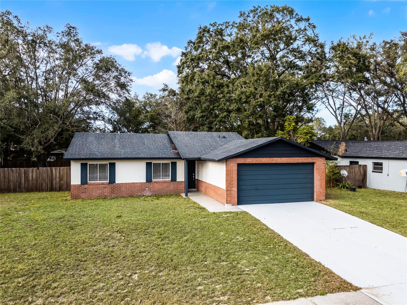 2725 LAKEWOOD LN, EUSTIS, FL, 32726