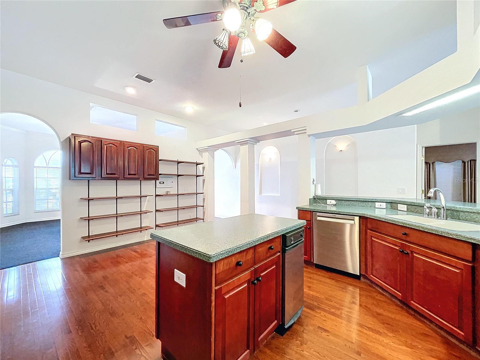 1542 DEERBOURNE DR, WESLEY CHAPEL, FL, 33543