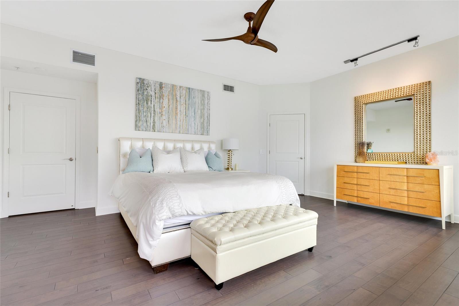 100 S EOLA DR #1201, ORLANDO, FL, 32801