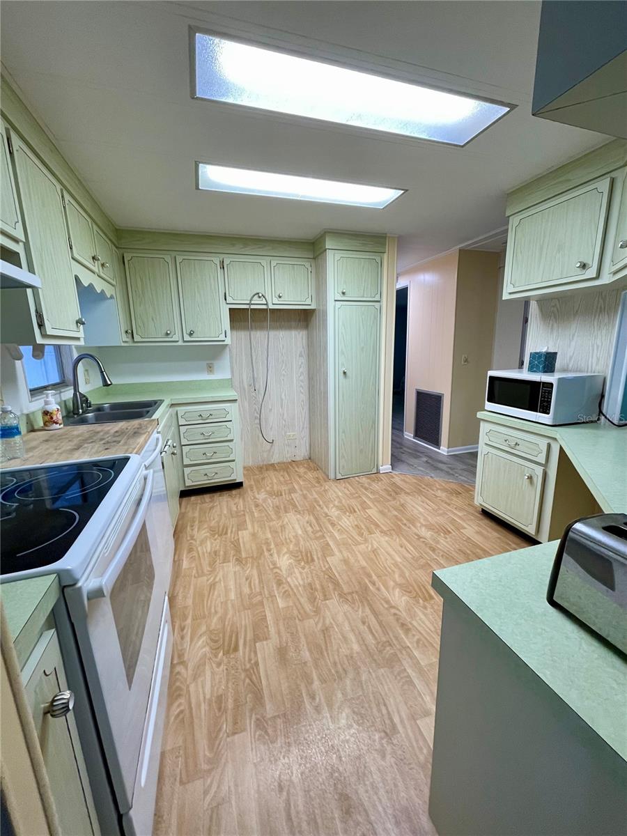 34212 CANAL DR N #B, PINELLAS PARK, FL, 33781