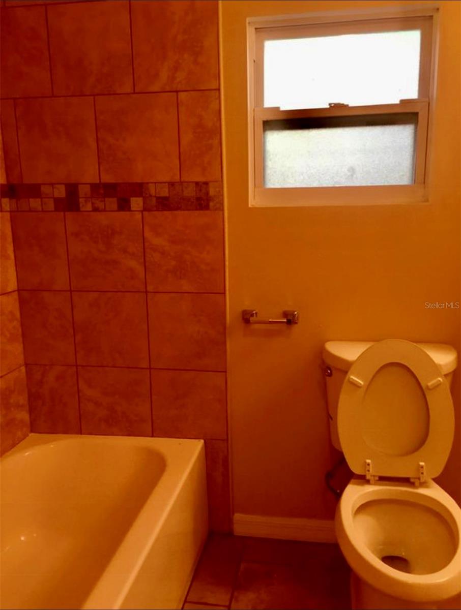 8514 N BRANCH AVE, TAMPA, FL, 33604