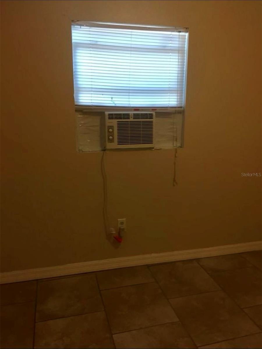 8514 N BRANCH AVE, TAMPA, FL, 33604