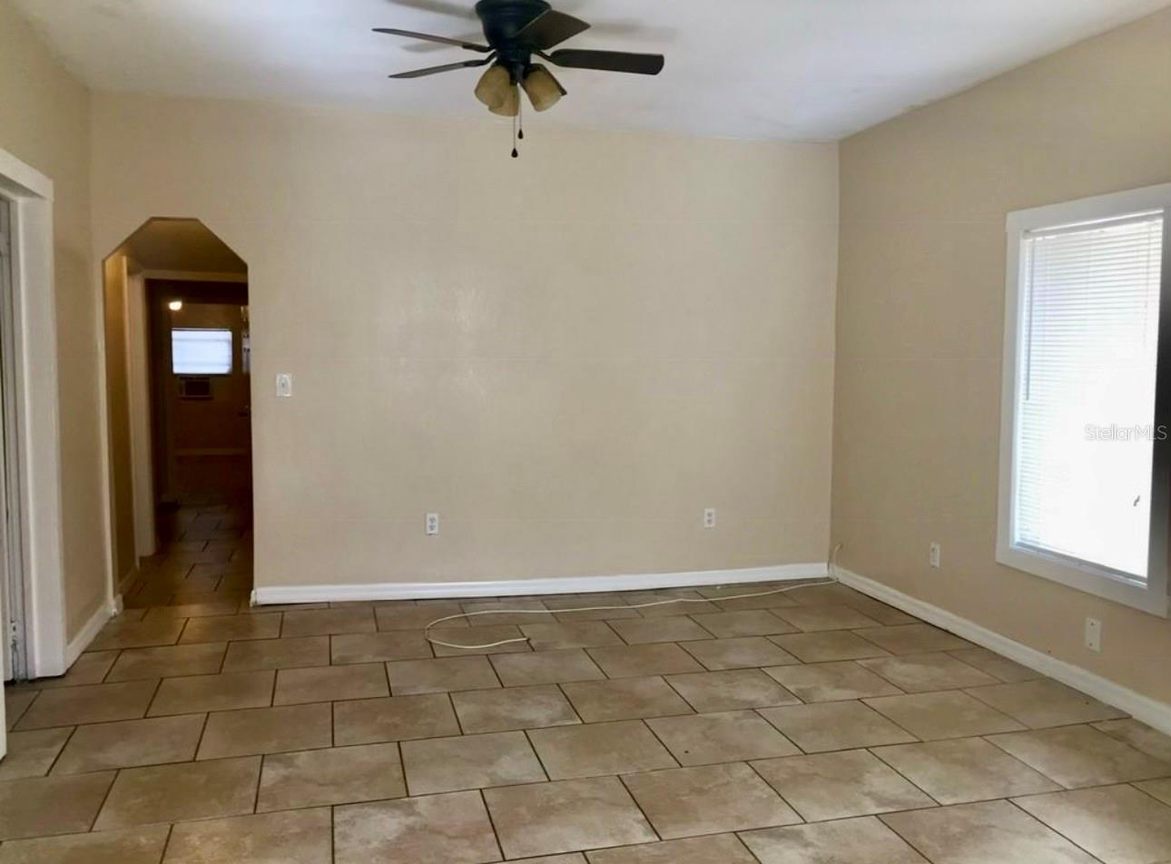 8514 N BRANCH AVE, TAMPA, FL, 33604