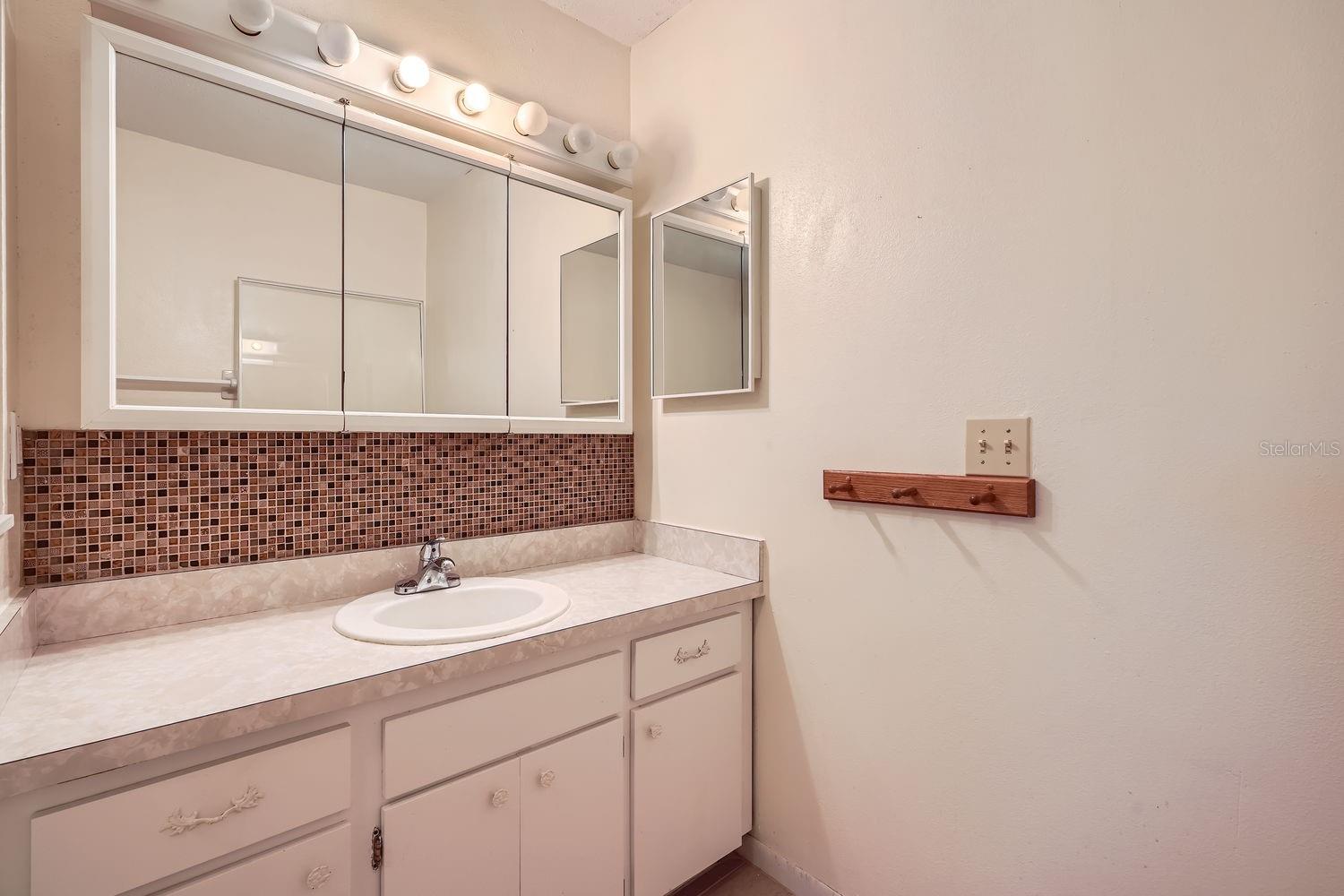1207 EASTLOCH CT, SUN CITY CENTER, FL, 33573